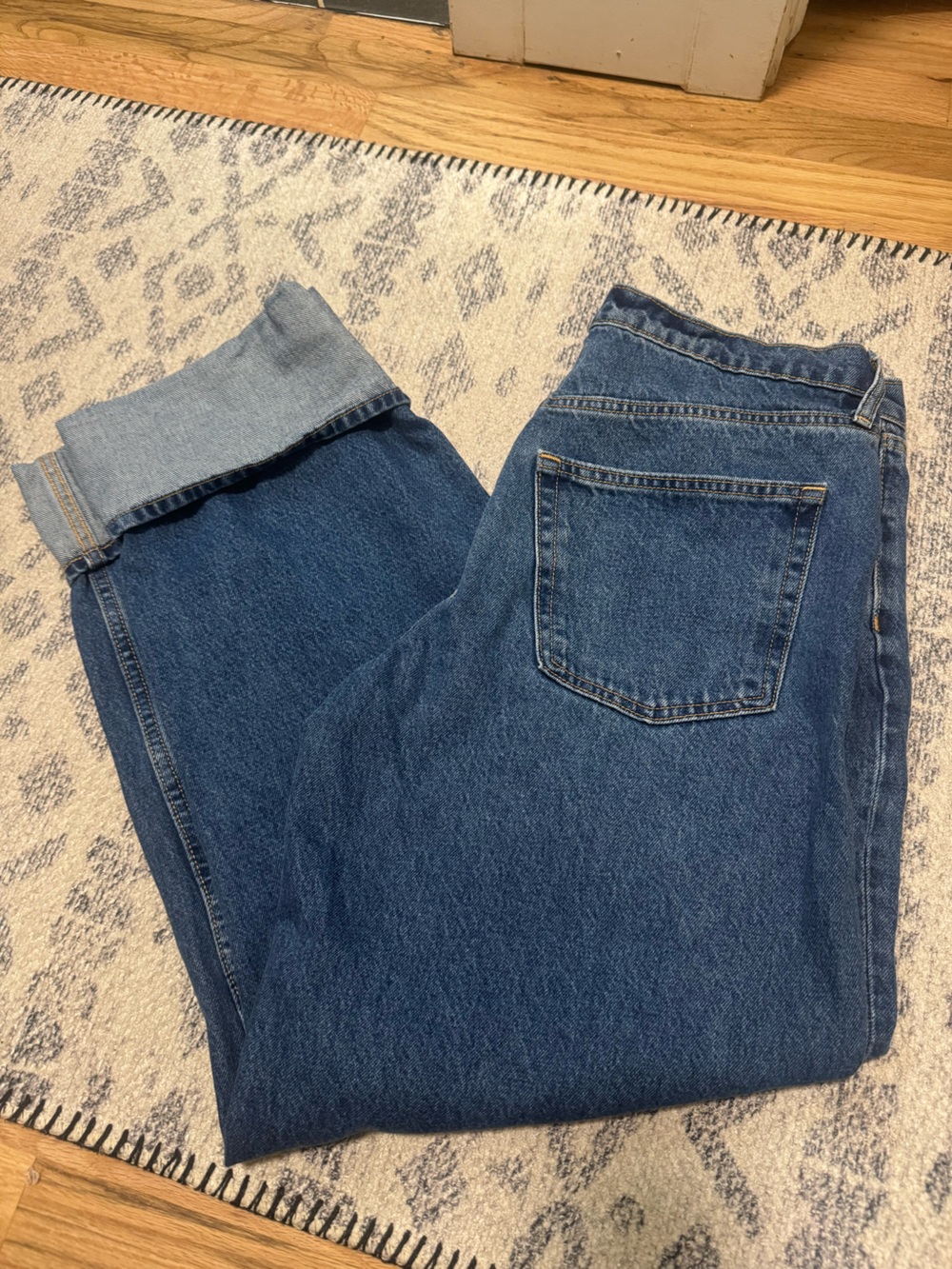 Universal Threads Mid-Rise 90’s Baggy cuffed jeans